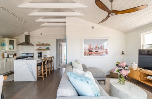 West Hampton Dunes House | Westhampton Beach Dune Dog on the Bay Steps From the Ocean