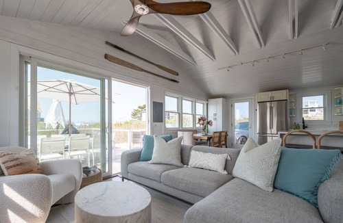 West Hampton Dunes House | Westhampton Beach Dune Dog on the Bay Steps From the Ocean