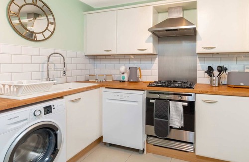 Peterborough House | Westlake Base, Contractor Group Friendly + Parking