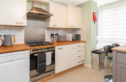 Peterborough House | Westlake Base, Contractor Group Friendly + Parking