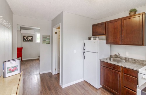 Bloomfield Apartment | Westlake Cottages The Rosehall PEC Waterfront Stay