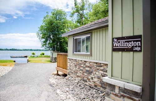Bloomfield Apartment | Westlake Cottages - Wellington Lodge, right on the lake