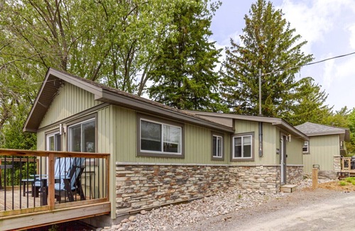 Bloomfield Apartment | Westlake Cottages - Wellington Lodge, right on the lake