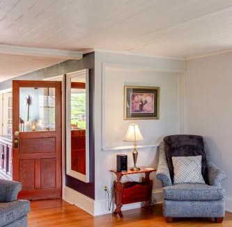 Bloomfield House | Westlake Cottages - Highway House