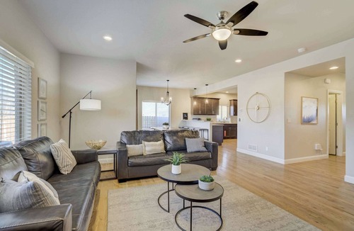 Colorado Springs House | Westland Estate! Whole Duplex Near OCC w/Views