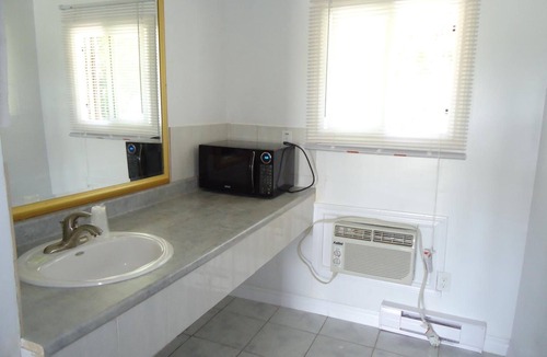 Beachville Hotel | Westmount Motel