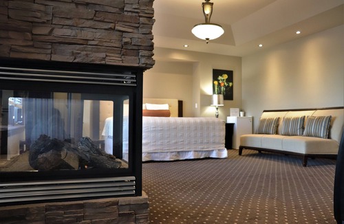 Kensington House | Westmount River Inn