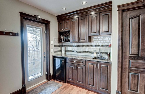 Kensington House | Westmount River Inn