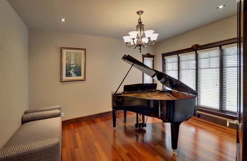 Kensington House | Westmount River Inn