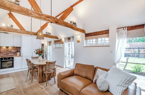 Guildford Cottage | Weston Cottage - UK50016