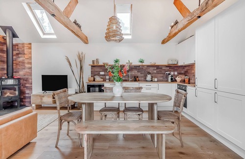 Guildford Cottage | Weston Cottage - UK50016