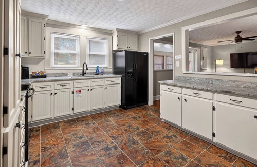 Danville House | Westover Hills Cottage/Hot Tub/5 beds/2 bath