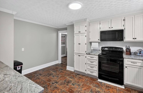 Danville House | Westover Hills Cottage/Hot Tub/5 beds/2 bath