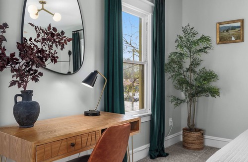 Kansas City House | Westport Central: 7 Beds w/4 Kings! FIFA Ready! Mins to Museums & Stadiums!