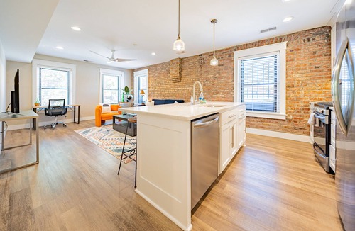 West Plaza Condo | Westport Loft Above Shops w/Private Entrance!