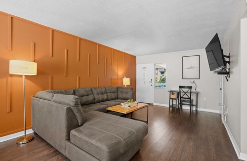 Beach Park Apartment | Westshore South Tampa, APT 208