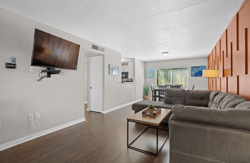 Beach Park Apartment | Westshore South Tampa, APT 208