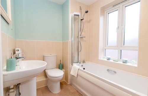 Basingstoke Apartment | Westside Apartments :Cosy 2 Bed 2 Bath Flat