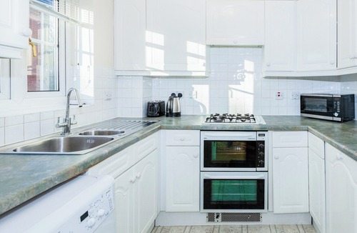 Basingstoke Cottage | Westside Apartment 1