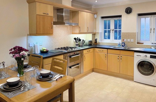 Basingstoke Cottage | Westside Apartment 2