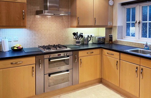 Basingstoke Cottage | Westside Apartment 2