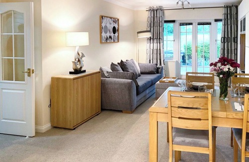 Basingstoke Cottage | Westside Apartment 2
