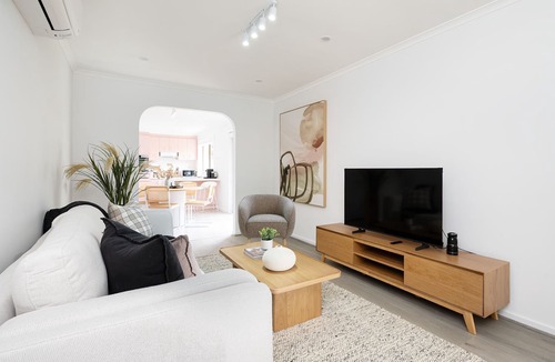 Altona House | Westside Lake and Bay - Altona