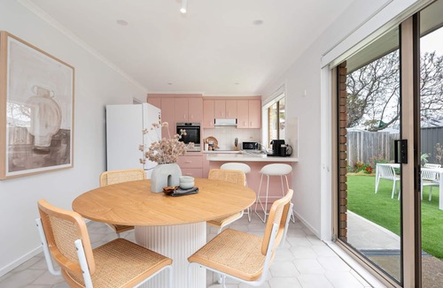 Altona House | Westside Lake and Bay - Altona