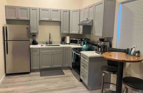 Ukiah Apartment | Westside Modern Studio