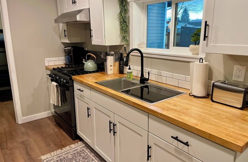 Mount Vernon House | Westside Stay in Mount Vernon