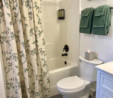 Mount Vernon House | Westside Stay in Mount Vernon