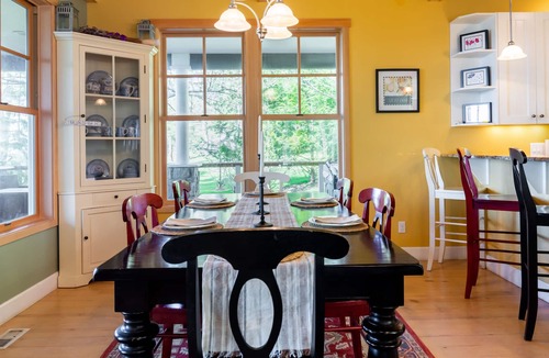 Greenbank House | Westside Waterfront View Home - Luxury 4-Bedroom