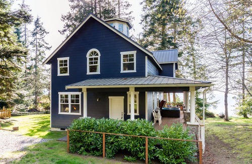 Greenbank House | Westside Waterfront View Home - Luxury 4-Bedroom