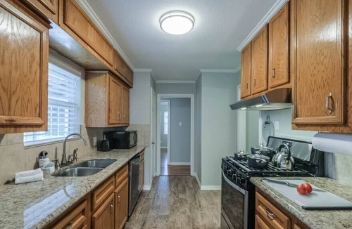 Spring Branch West House | Westview Memorial, City Centre, Pet Friendly