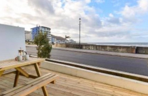 Westleigh Apartment | Westward Ho! Beachfront Luxury for 2