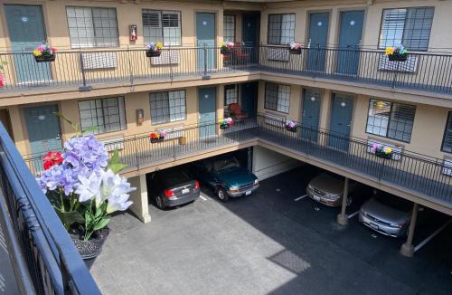 Mosswood Hotel | Westwind Lodge