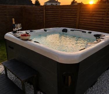 Beuzeville House | WesVillas No2 Modern House, Private Jacuzzi