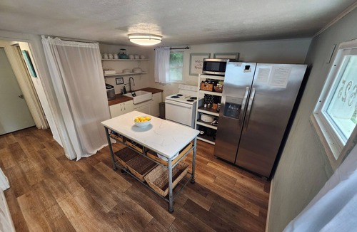 Palo Pinto County Cabin | Wet Feet Retreat! Lake front cabin in quiet cove.