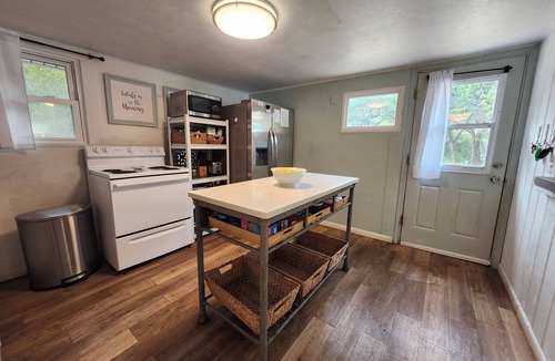 Palo Pinto County Cabin | Wet Feet Retreat! Lake front cabin in quiet cove.