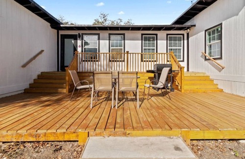 Jefferson Apartment | WeWelcome you to our 1 Bed 1 Bath Studio Unit B