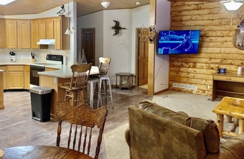 Lansing Cabin | Wexford Hollow Lodge w/ Hot Tub Jacuzzi & Pool