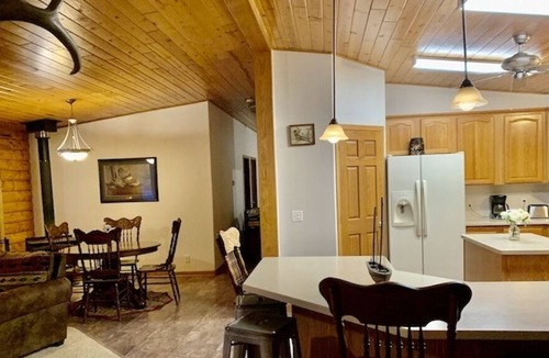 Lansing Cabin | Wexford Hollow Lodge w/ Hot Tub Jacuzzi & Pool