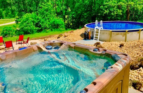Lansing Cabin | Wexford Hollow w/ Pool & Hot Tub