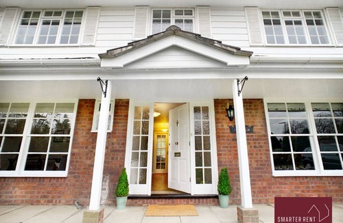 Elmbridge House | Weybridge - 4 Bedroom House - Garden & Driveway