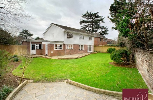 Elmbridge House | Weybridge - 4 Bedroom House - Garden & Driveway