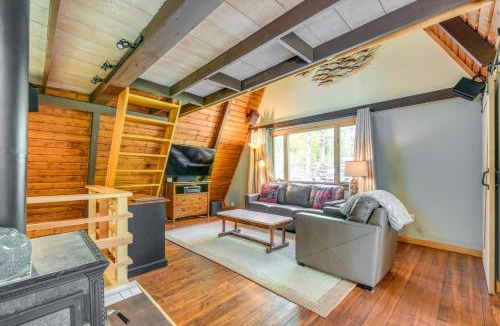 Warren House | WFH-Friendly Cabin w/Saltwater Hot Tub in Warren