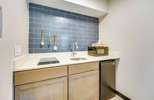 Port Huron Apartment | WFH-Friendly Studio Near Lighthouse Beach!