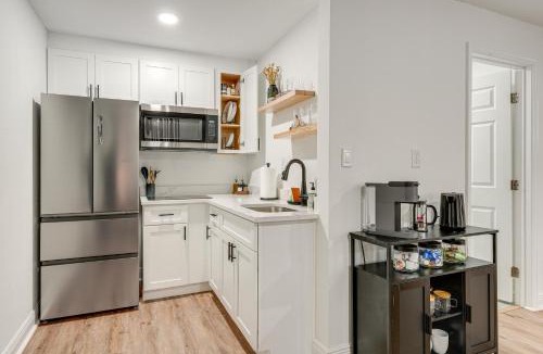 Lakeland Apartment | WFH Friendly! Stylish Lakeland Studio