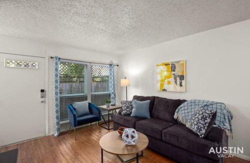 Clarksville Apartment | WFH in Relaxing Clarksville Townhome with Parking