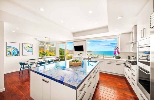 La Jolla Shores Apartment | Whale Watch Paradise